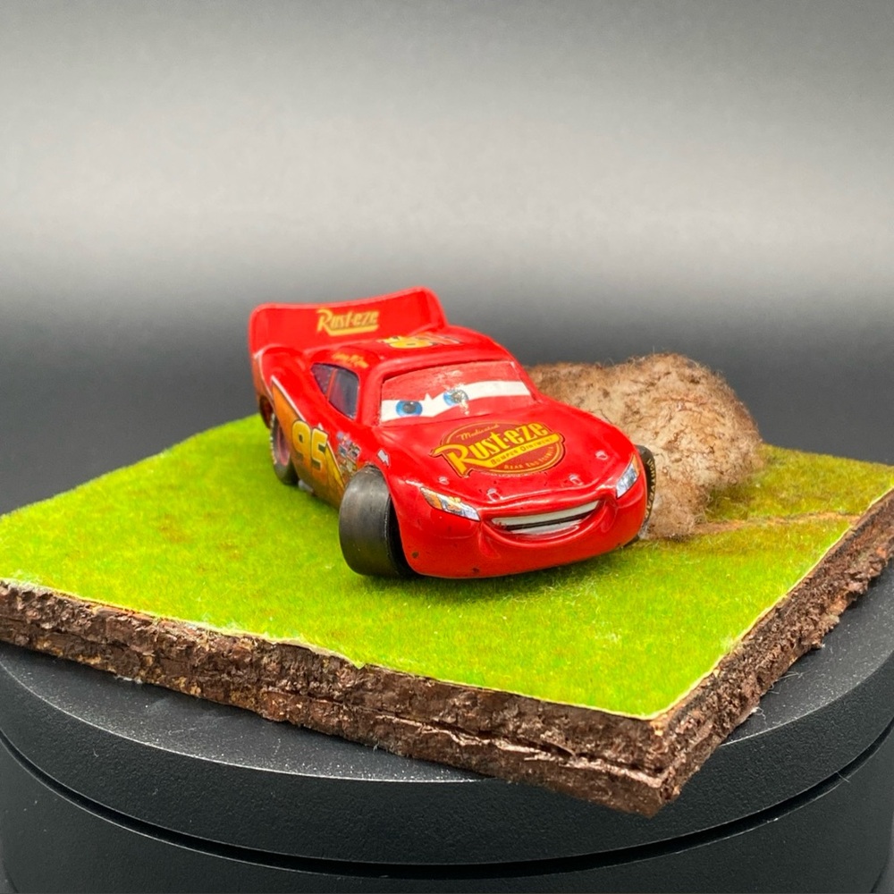 CUSTOM Disney Pixar Cars Drifting Lightning McQueen 1:55 Mattel Diorama READ